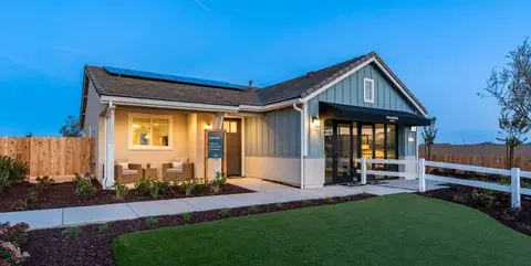 Exterior - 294 N Vista Ave, Fowler, CA 93625 photo 3 of 9