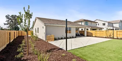 Exterior - 294 N Vista Ave, Fowler, CA 93625 photo 4 of 9