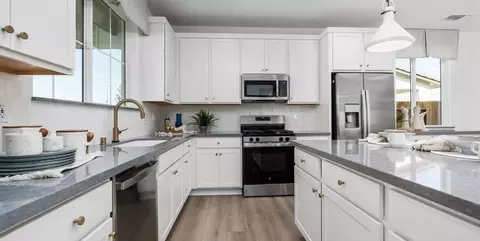 Kitchen - 294 N Vista Ave, Fowler, CA 93625 photo 3 of 6