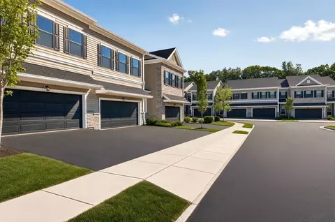6 Melbourne Dr, Oakland, NJ 07436