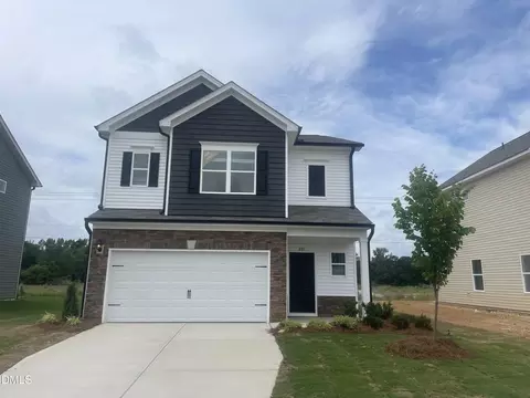 221 Courtside Dr, Dunn, NC 28334