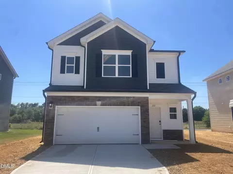 221 Courtside Dr, Dunn, NC 28334