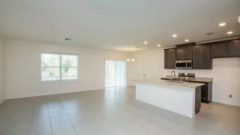 Living - 101 W Venice Ave, Venice, FL 34285 photo 2 of 6