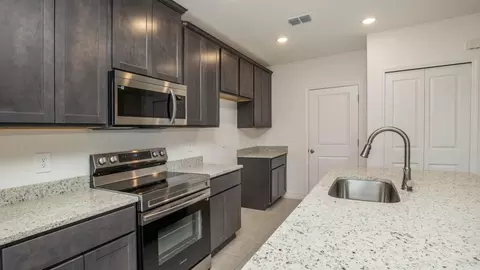 Kitchen - 101 W Venice Ave, Venice, FL 34285 photo 1 of 2