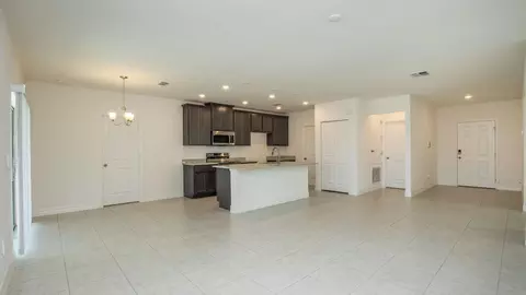 Living - 101 W Venice Ave, Venice, FL 34285 photo 1 of 6