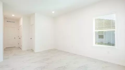 Living - 101 W Venice Ave, Venice, FL 34285 photo 3 of 6