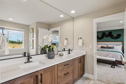 2163 Statesman Dr, Woodland, WA 98674