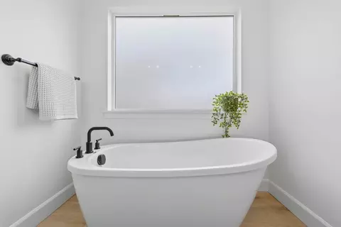 Bath - 545 Taft St, Umatilla, OR 97882 photo 1 of 3