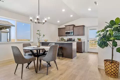 Dining - 545 Taft St, Umatilla, OR 97882 photo 3 of 5