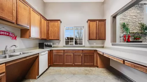 Kitchen - 621 Lismore Cir, Elgin, IL 60124 photo 4 of 4