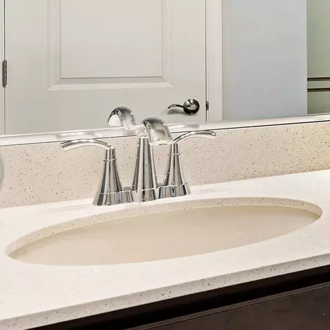 Bath - 621 Lismore Cir, Elgin, IL 60124 photo 1 of 2