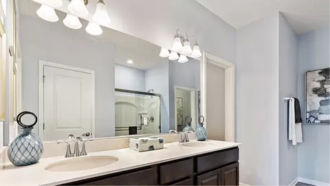 Bath - 621 Lismore Cir, Elgin, IL 60124 photo 2 of 2