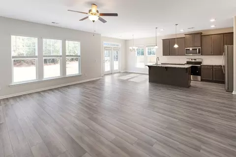 Living - 39 Blues Dr, Pooler, GA 31322 photo 3 of 4