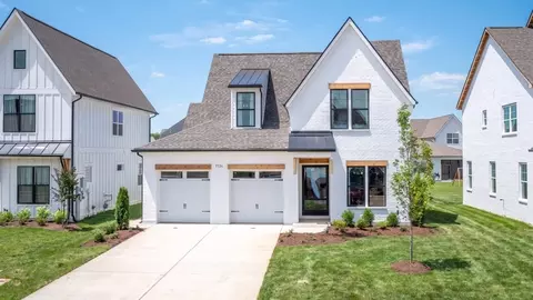 5734 Lennis Ln, Murfreesboro, TN 37129