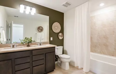 Bath - 10557 Longmeadow Ave, Parrish, FL 34219 photo 2 of 3