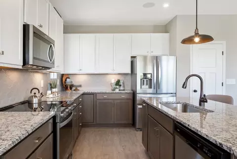 Kitchen - 5175 Brookfield Ln, Monroe, OH 45044 photo 7 of 11