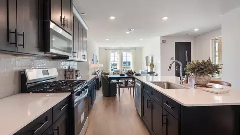 Kitchen - 915 Crossvine Dr, Euless, TX 76039 photo 1 of 1