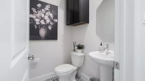 Entry Way - 915 Crossvine Dr, Euless, TX 76039 photo 3 of 5