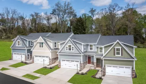 31065 Blooming Ln, Olmsted Falls, OH 44138