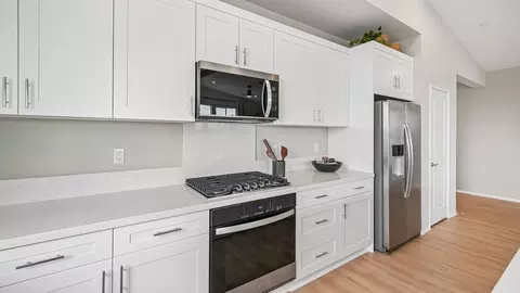 Kitchen - 31359 Vine Leaf Ct, Winchester, CA 92596 photo 4 of 5
