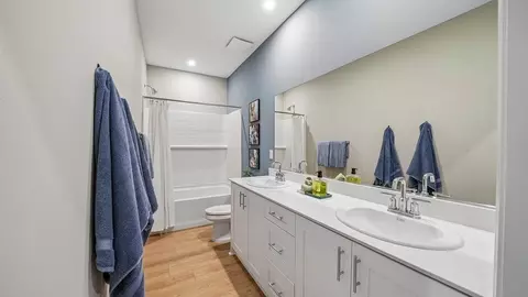 Bath - 31359 Vine Leaf Ct, Winchester, CA 92596 photo 1 of 4