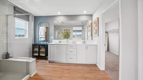 Bath - 31359 Vine Leaf Ct, Winchester, CA 92596 photo 2 of 4