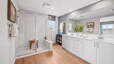 Bath - 31359 Vine Leaf Ct, Winchester, CA 92596 photo 3 of 4