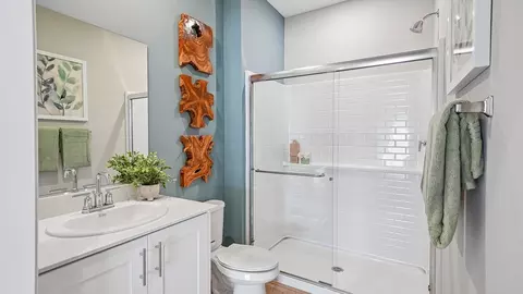Bath - 31359 Vine Leaf Ct, Winchester, CA 92596 photo 2 of 4