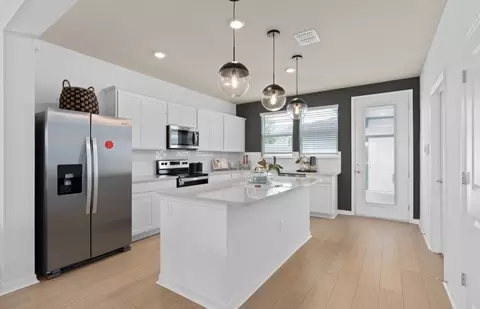 Kitchen - 16167 E Colonial Dr, Orlando, FL 32820 photo 2 of 3