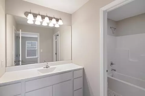 Bath - 499 E 131st Pl, Crown Point, IN 46307 photo 2 of 2