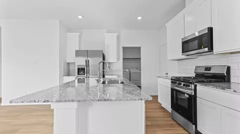 Kitchen - 13 Robin Ct, Angleton, TX 77515 photo 2 of 4