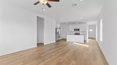 Living - 13 Robin Ct, Angleton, TX 77515 photo 2 of 3
