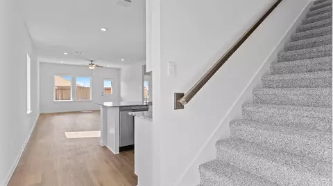 Entry Way - 13 Robin Ct, Angleton, TX 77515 photo 2 of 7