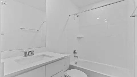 Bath - 13 Robin Ct, Angleton, TX 77515 photo 4 of 7