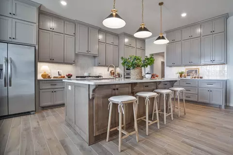 Kitchen - 932 Hydrangea Way, Edmond, OK 73034 photo 4 of 9