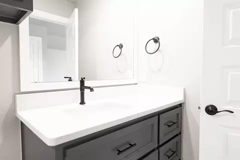 Bath - 932 Hydrangea Way, Edmond, OK 73034 photo 6 of 13