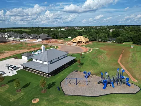 View/Area - 932 Hydrangea Way, Edmond, OK 73034 photo 5 of 6
