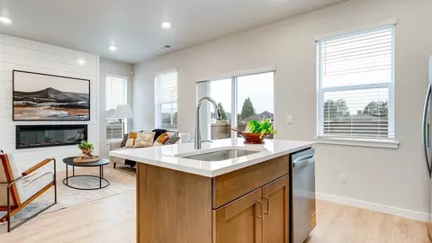 Kitchen - 2426 SW 37th St, Gresham, OR 97080 photo 2 of 11