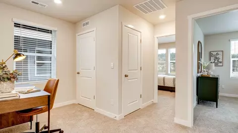 Entry Way - 2426 SW 37th St, Gresham, OR 97080 photo 2 of 3