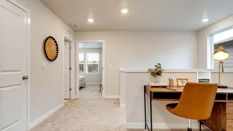 Entry Way - 2426 SW 37th St, Gresham, OR 97080 photo 1 of 3