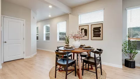 Dining - 2426 SW 37th St, Gresham, OR 97080 photo 3 of 6
