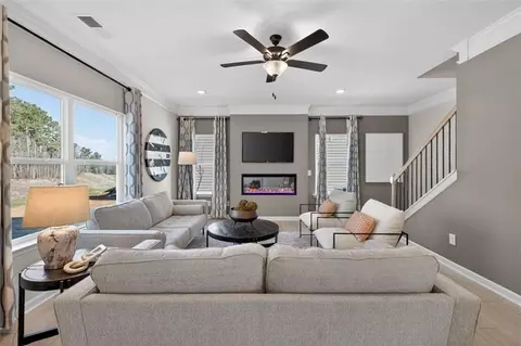 Living - 241 Shire Loop, Calhoun, GA 30701 photo 2 of 9