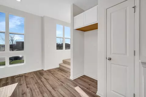Entry Way - 210 Summit Pl, Lombard, IL 60148 photo 4 of 6