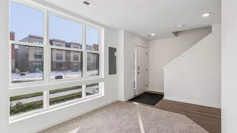 Living - 210 Summit Pl, Lombard, IL 60148 photo 1 of 5