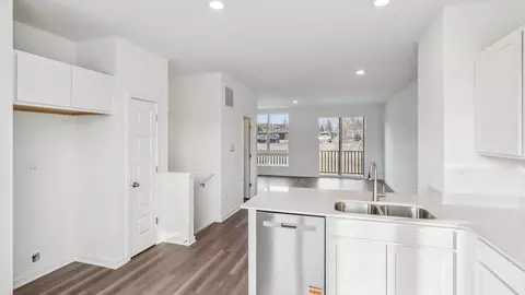 Entry Way - 210 Summit Pl, Lombard, IL 60148 photo 5 of 6