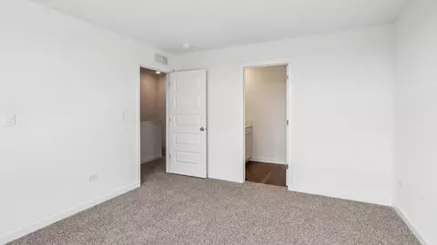 Bedroom - 210 Summit Pl, Lombard, IL 60148 photo 3 of 9