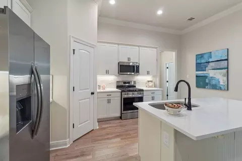 Kitchen - 11099 Bonaventure Ave, Daphne, AL 36526 photo 1 of 2