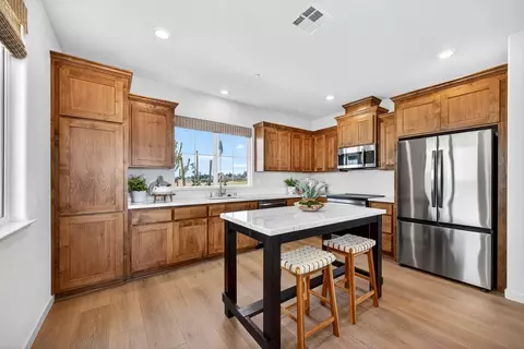Kitchen - 2545 Model Way, Roseville, CA 95747 photo 7 of 11