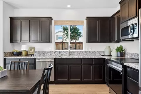 Kitchen - 2545 Model Way, Roseville, CA 95747 photo 5 of 11