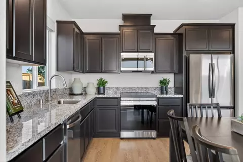 Kitchen - 2545 Model Way, Roseville, CA 95747 photo 3 of 11